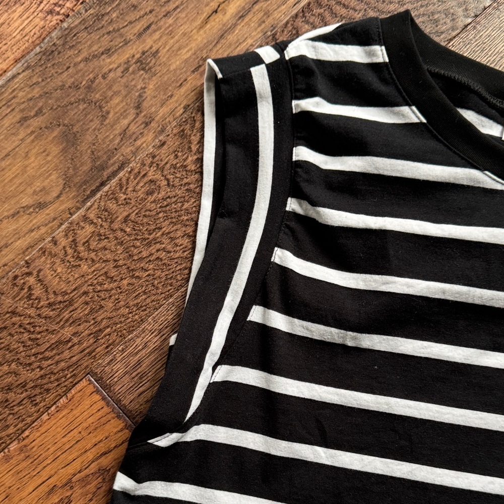 Black and White Striped Sleeveless Top - Picture 3 of 3